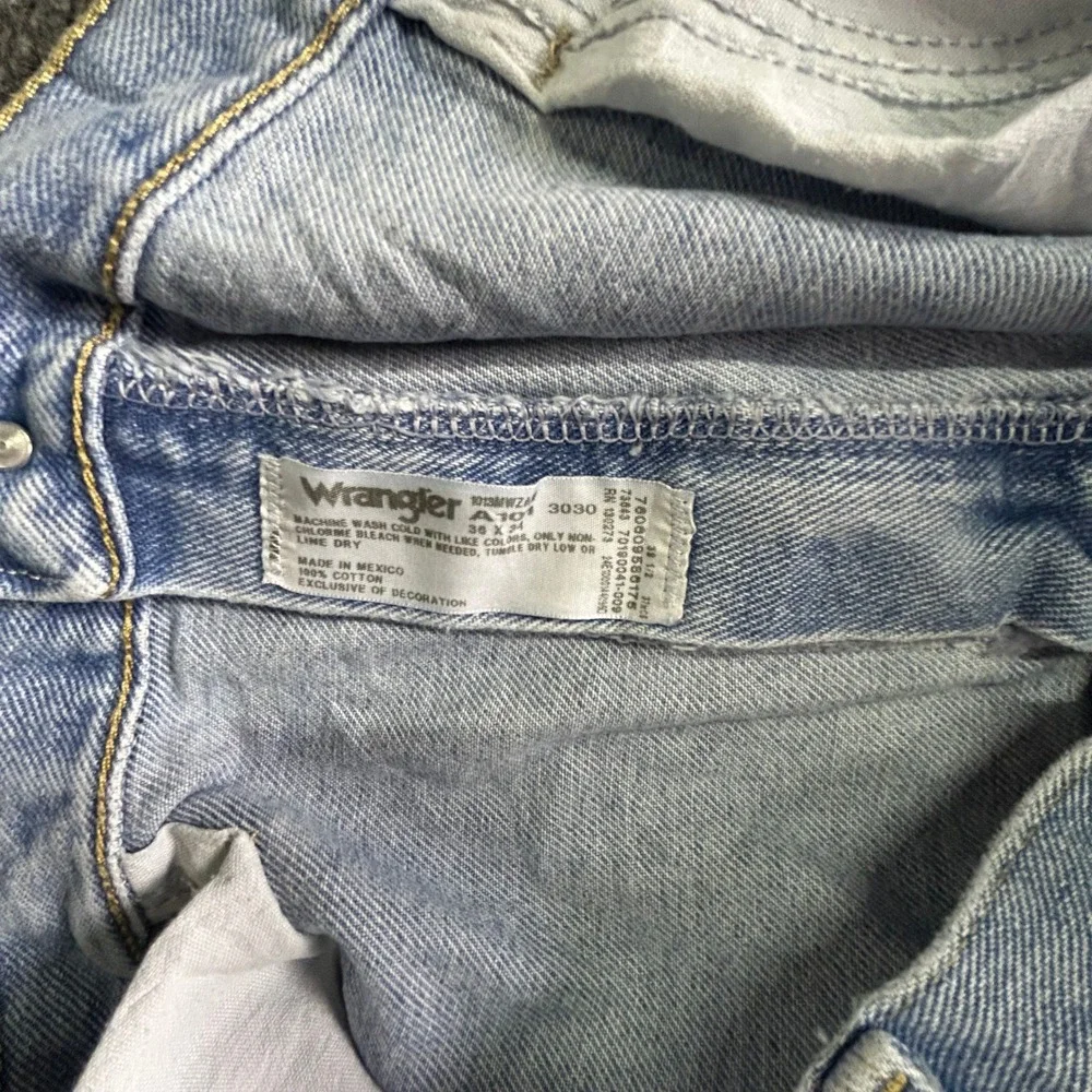Wrangler Jeans Mens Size 36x34 Light Wash Regular Fit Straight Leg Denim Casual